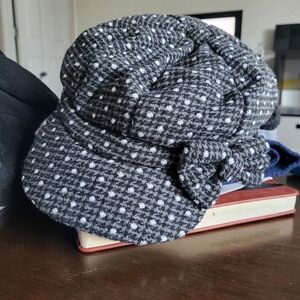 Stylish Black and White Newsboy Style Hat with Bow